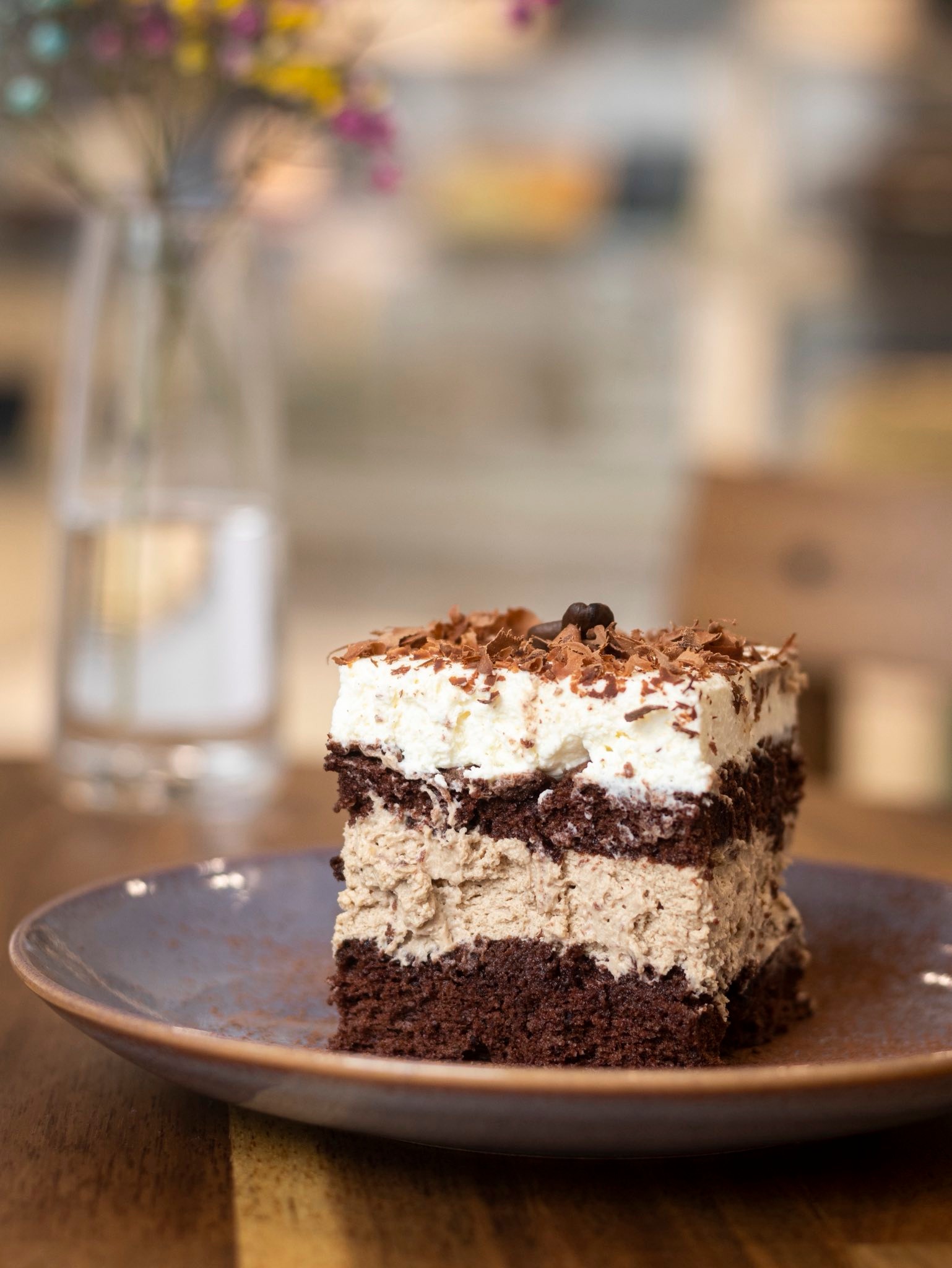 Tort urodzinowy dla dziecka z figurką